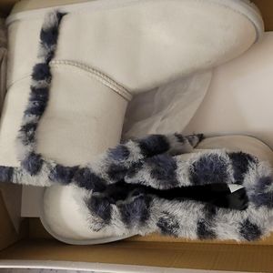 Women's size 7 snow boots